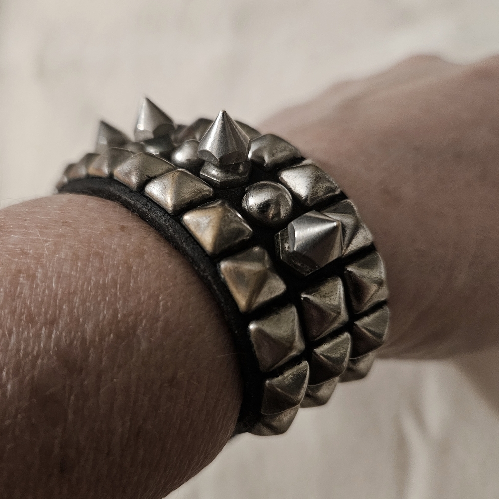 VTG Y2K 3-Row Mixed Pyramid Studs Leather Cuff Wristband/Bracelet 6.5"L x 1"W
